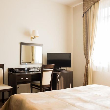 Portius Hotel ครอสโน ภายนอก รูปภาพ